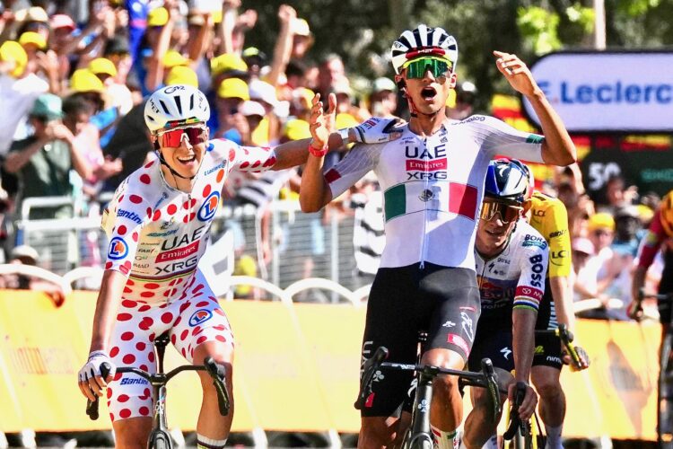 Teammates in sync at Tour de France